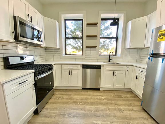 4th image of 3201 W Armitage Ave #201