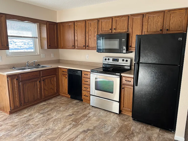 1108 N Keebler Ave — Photo 10