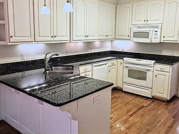 3rd image of 7 Miles Park Ct