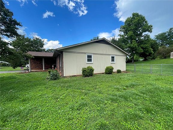 2nd image of 446 Wildwood Dr