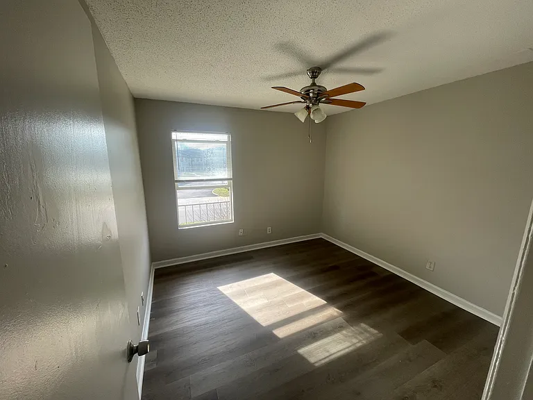 University Crossings Apartments — Photo 44