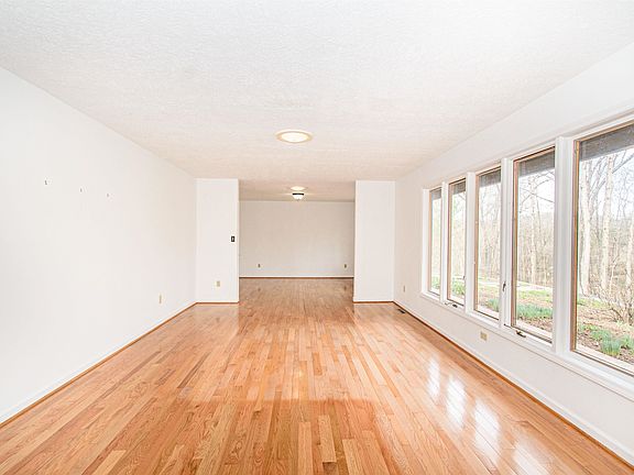 3rd image of 3343 Indian Meadow Dr