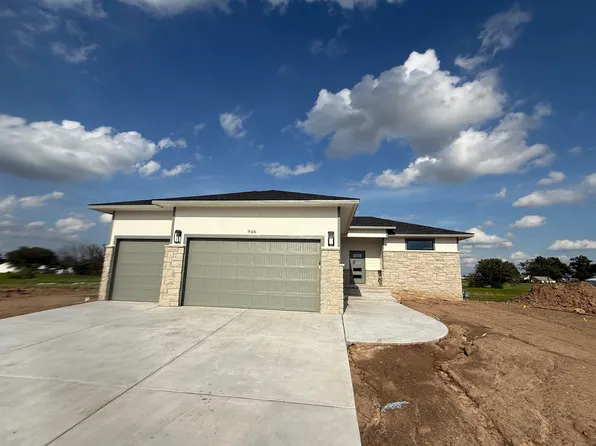 946 N Main St, Goddard, KS 67052