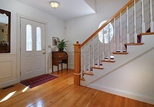 3rd image of 158 Elm St