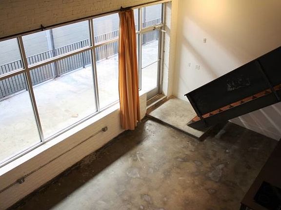 5th image of 1620 Altamont Ave APT 8
