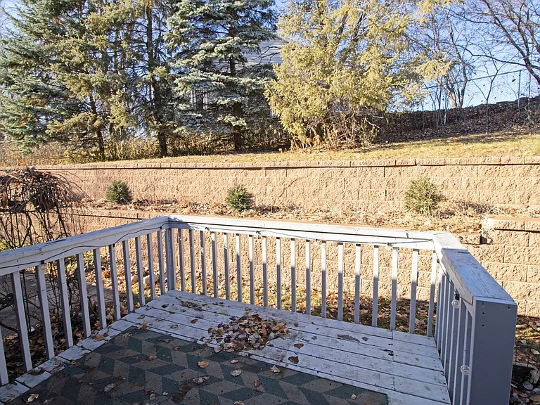 4215 Sylvia Ln S — Photo 18
