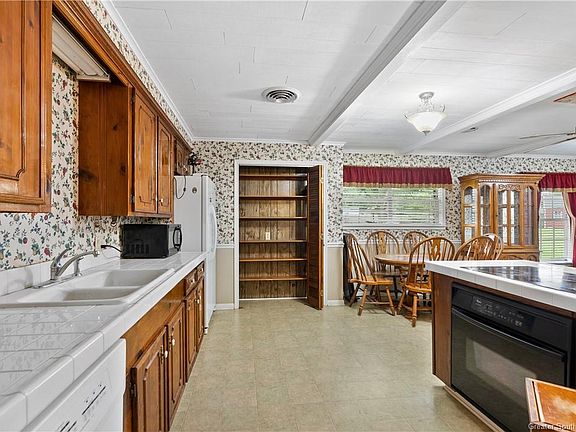 4th image of 614 S Kent Dr