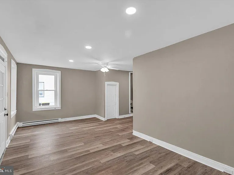 2102 Main St — Photo 9