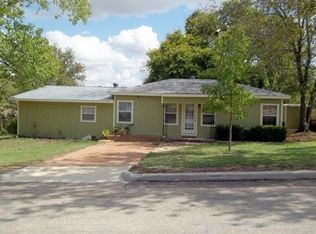 304 S Orange St, Fredericksburg, TX 78624