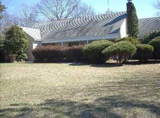 2 Whitmore Ln, Coram, NY 11727