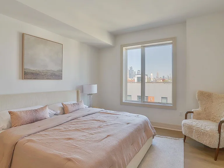 931 Madison St #405 — Photo 23