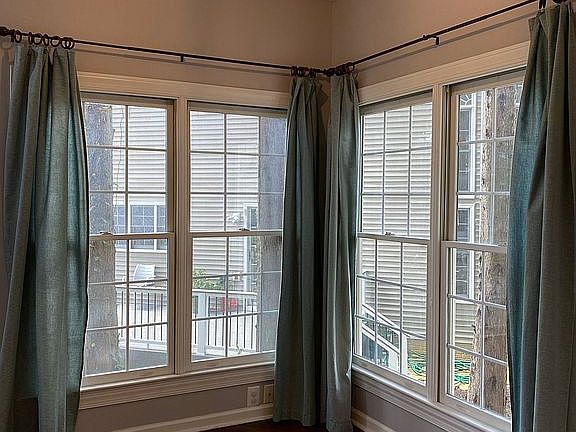 5th image of 2591 Holly Manor Dr
