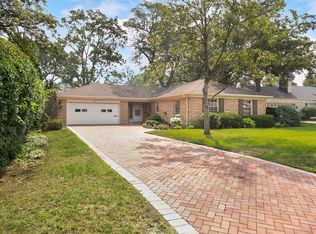 639 Surrey Ln, Glenview, IL 60025