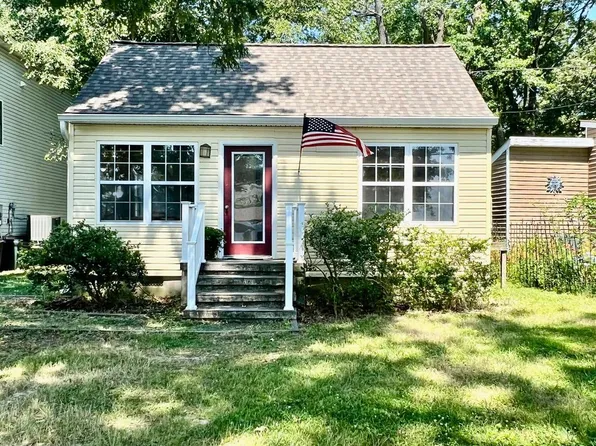 5326 Al Jones Dr, Shady Side, MD 20764