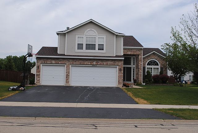 1st image of 16423 Coventry Ln