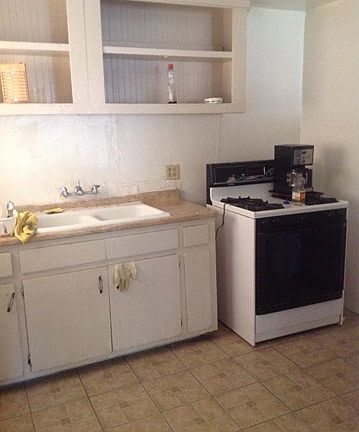 3rd image of 1271 W Victoria St