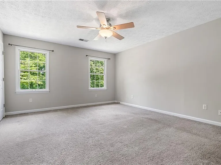 4752 Forest Glen Ct NE — Photo 21