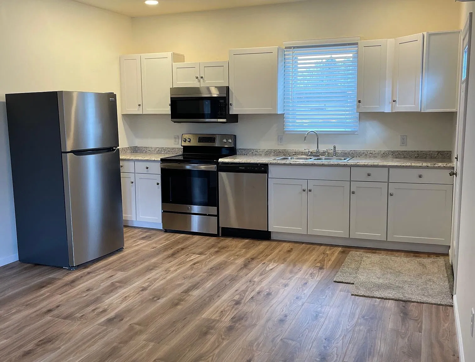 1704 Buchanan Trl E — Photo 4