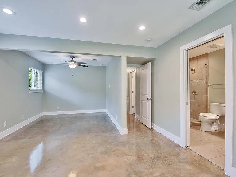 2303 Southern Oaks Dr — Photo 14