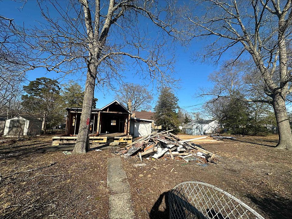 1st image of 205 E Bates Ave