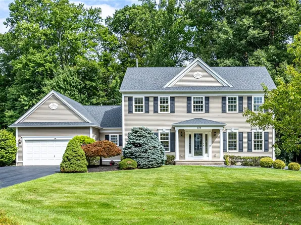 478 Sandystone Cir, Webster, NY 14580