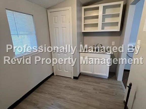4th image of 1210 N Evergreen St #4
