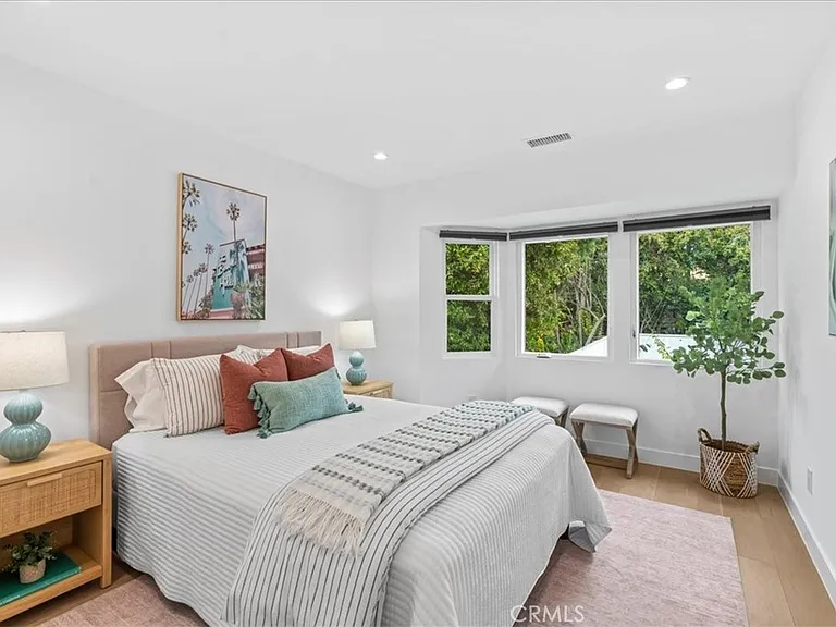 1320 Thayer Ave — Photo 25