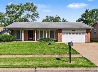 4413 Remus Dr, Florissant, MO 63033