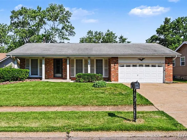 4413 Remus Dr, Florissant, MO 63033