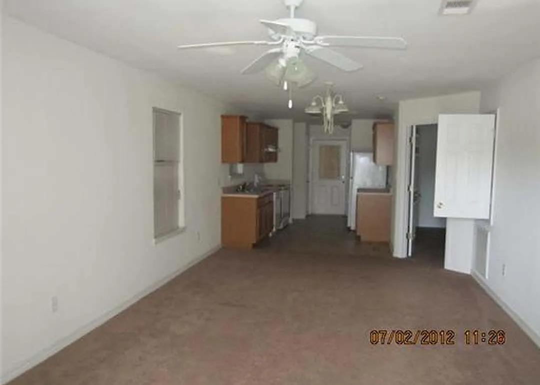 3 bed, 1100 sqft, $1,600 — Photo 4