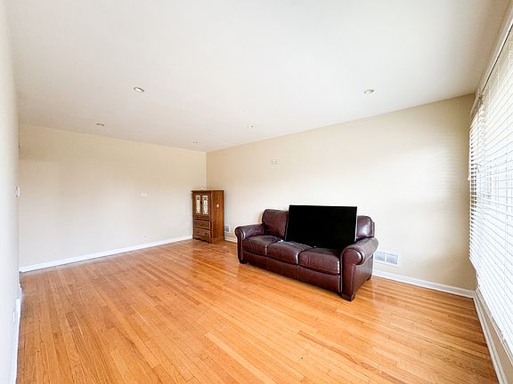 5th image of 6118 W Giddings St