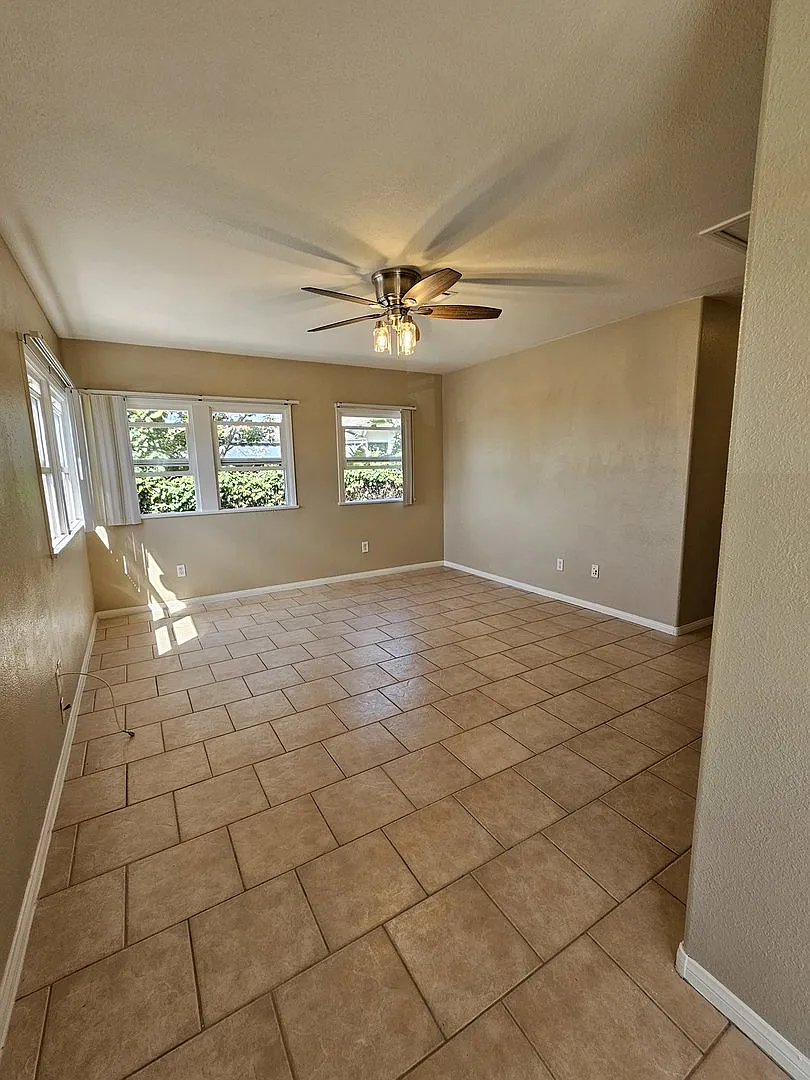 3 bed, 1250 sqft, $2,990 — Photo 2