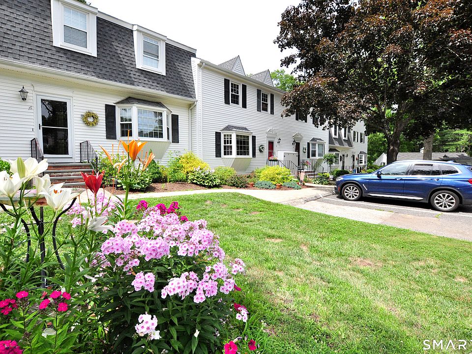 1st image of 15 Bridgewater Common #15