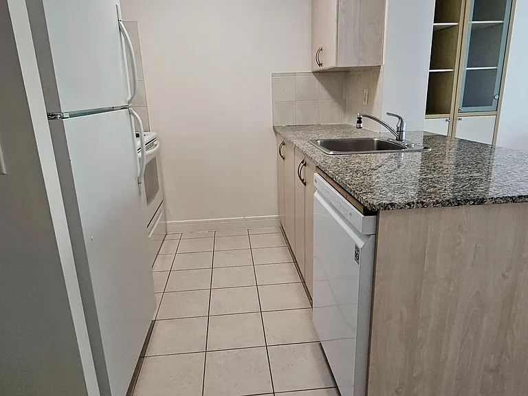 35 Bales Ave #501 — Photo 5