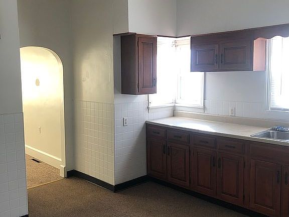 3rd image of 122 S Walnut St