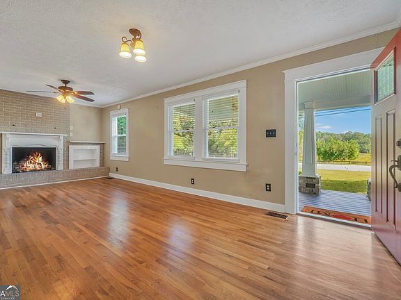 4th image of 409 Emory St