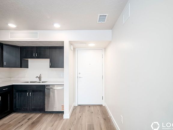 3rd image of 1032 E 400 S APT 405B