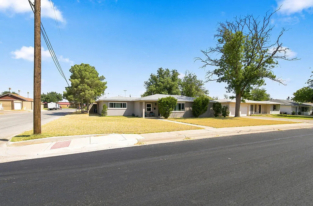 4 bed, 3.0 bath, 2289 sqft, $3,500 — Photo 1