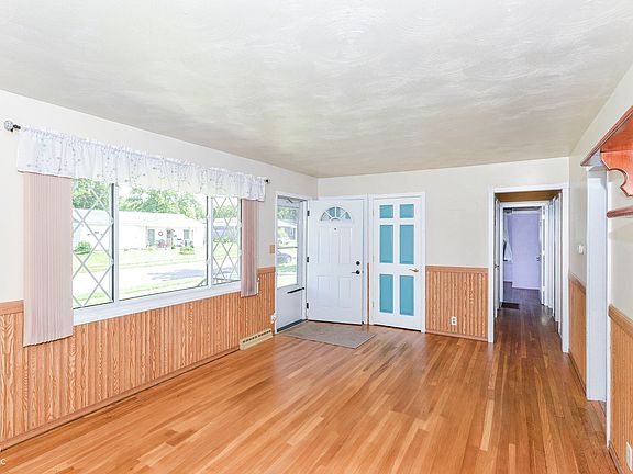 3rd image of 303 Idlewood Dr