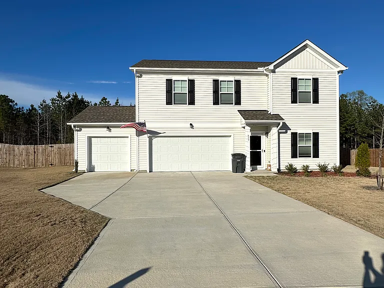 423 Bassett Ln — Photo 1