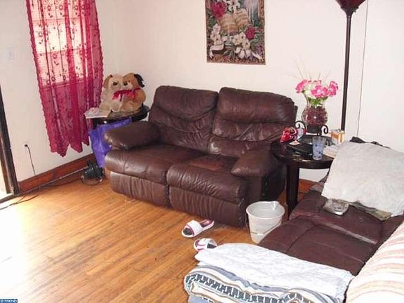 3rd image of 2116 S Beechwood St