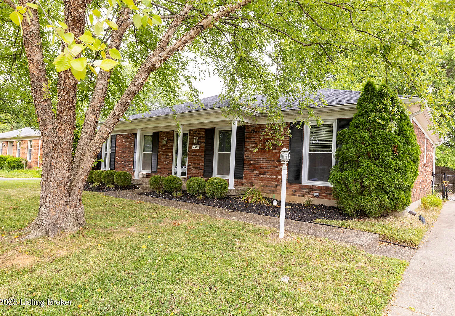 3 bed, 2.0 bath, 1595 sqft, $2,500 — Photo 3