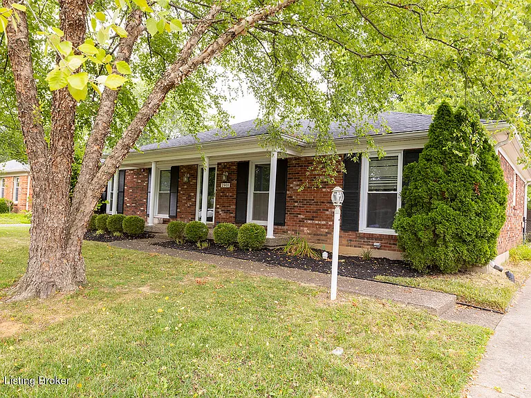 2901 Creekside Dr — Photo 3
