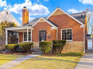 334 Ridgemont Rd, Grosse Pointe Farms, MI 48236