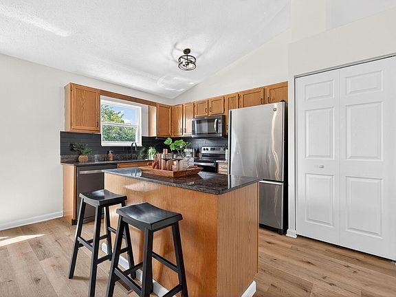 5th image of 367 Effington Ln