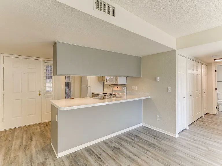 Dover Commons Apartments — Photo 12