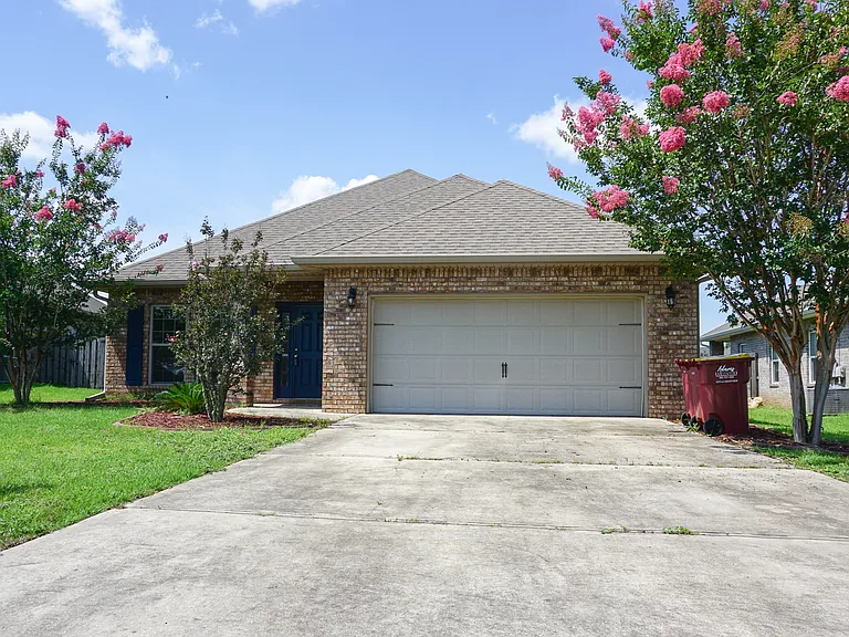 656 Teal St — Photo 1