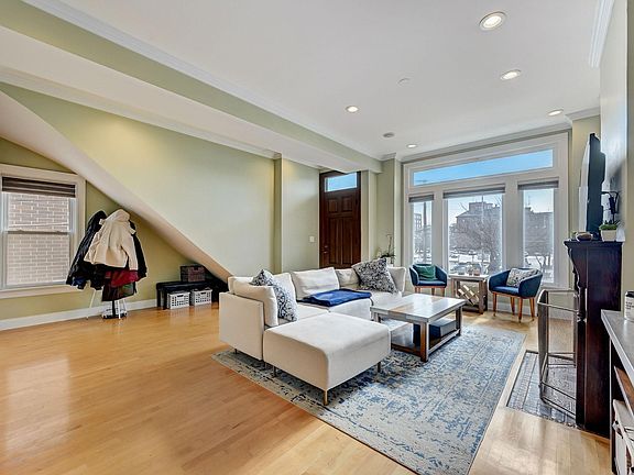 3rd image of 1014 W Montana St Floor 2