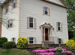 2720 Manorhaven Ct, Alexandria, VA 22306