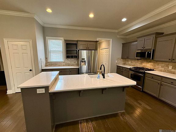 5th image of 10408 Springtree Ave